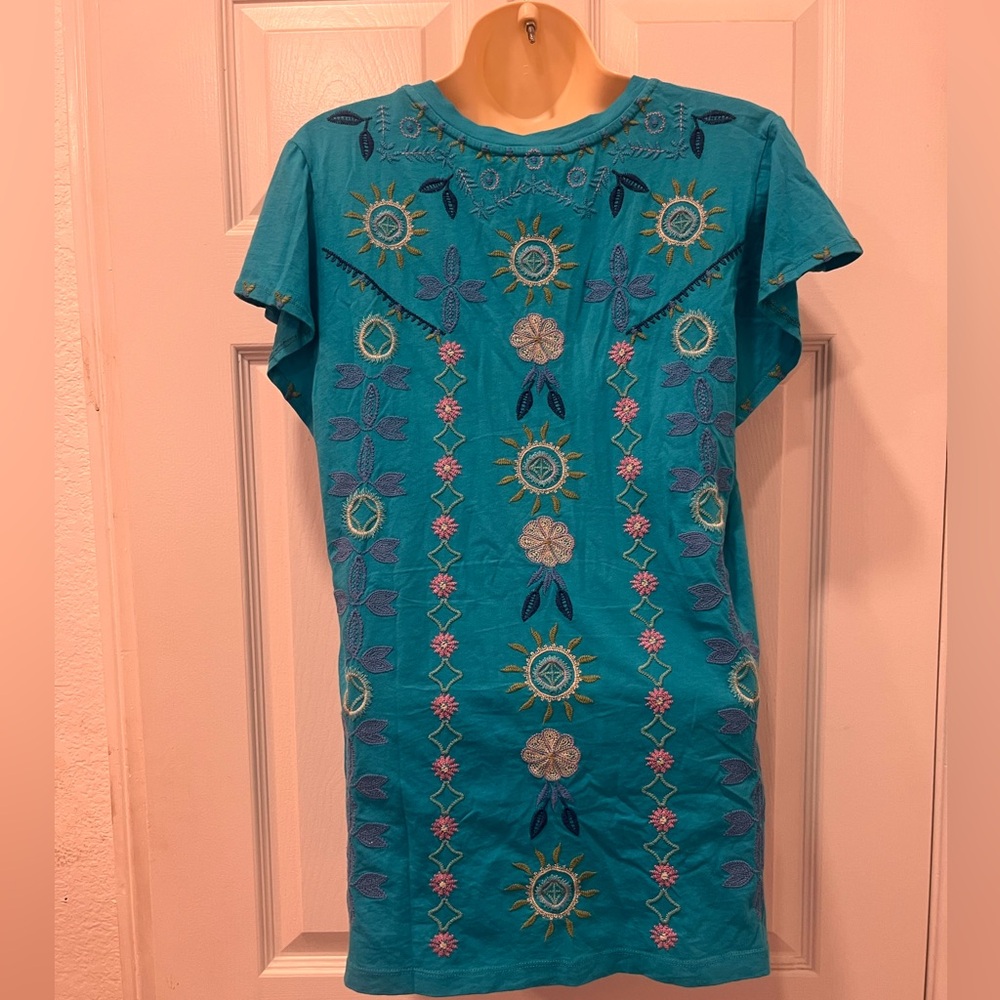 Johnny Was Oriel Flutter Sleeve Tee Embroidered Bohemian - Medium - EUC - Picture 10 of 12